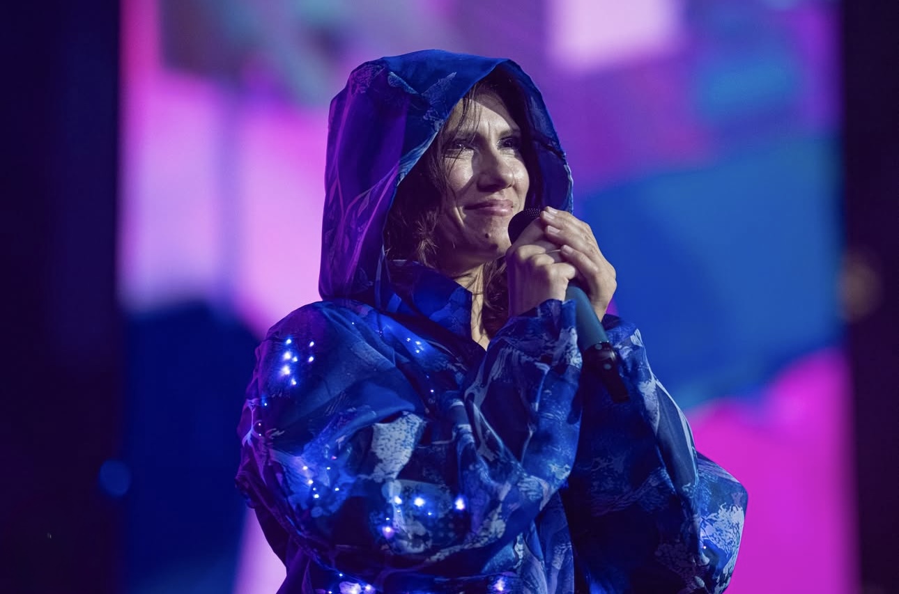 Elisa wearing her illuminated blue and violet CuteCircuit parka at San Siro