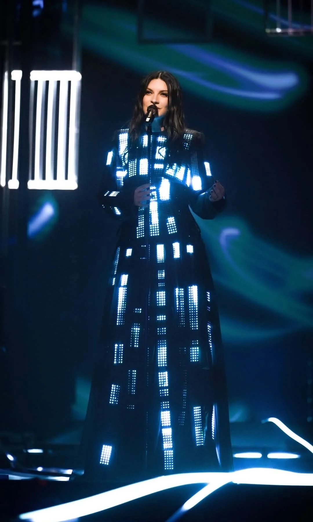 Laura Pausini performing in illuminated CuteCircuit couture, view 3